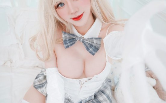 Sally Dorasnow – Easter Bunny Shiro[20P-115.9M]