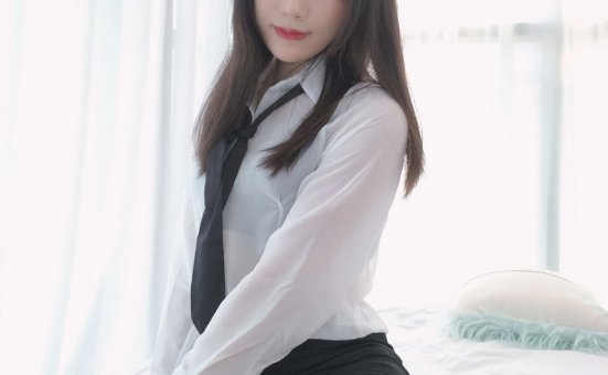 木之本果 –  自撮り VOL.13 秘書さんは退勤後です[108P-4V-395.5M]