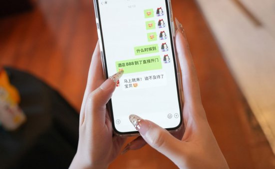 [XiuRen秀人网] 2025.02.25 No.9930 小泡芙 [71+1P]