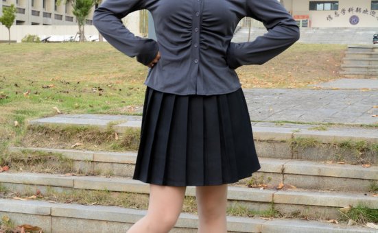 爱月下 NO.006 茜茜【灰色小JK】这身灰色小JK被我穿出了正装的感觉！[100P1V-3.09GB]