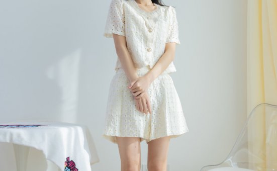 物恋传媒 No.2543 菜菜-高跟鞋、蕾丝短黑丝、裸足、银色脚链 [150P1V-3.68GB]