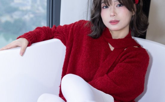 丝恋摄影 NO.010 泡芙-红色毛衣 小白裙 厚白丝袜 白色板鞋[228P+1V／3.13GB]