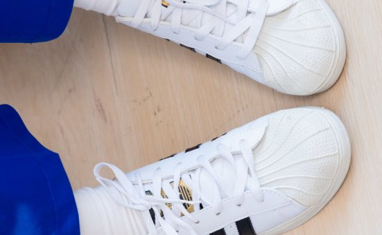 物恋传媒 No.2579 青提-板鞋、白棉袜、裸足、校服 [150P1V-3.58GB]