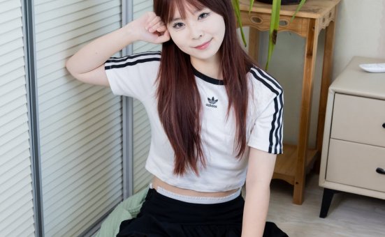 物恋传媒 No.2582 面面-板鞋、纯白棉袜、裸足 [150P1V-3.89GB]