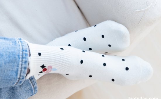 物恋传媒 No.2585 小爱-运动鞋、白棉袜、薄黑丝、厚肉丝 [149P1V-3.64GB]