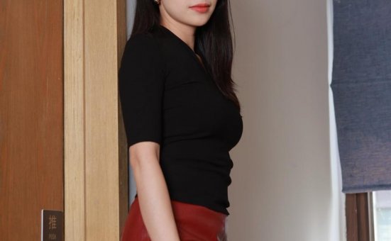 [IESS异思趣向] 2025.11.12 丝享家 2208 小婕《红色小皮裙》[90P-84MB]