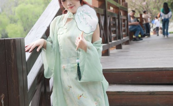 丝恋摄影 NO.040 小梦-古装汉服  白色绣花鞋 超薄肉丝 金色脚链[276P+1V／5.51GB]