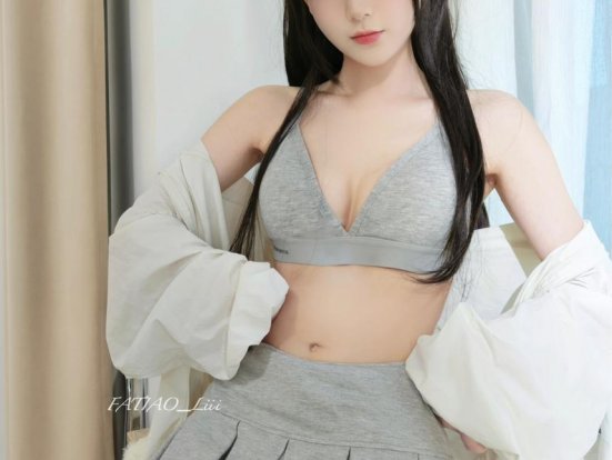 迷之呆梨 –  超短短裙 [18P+1V-100M]