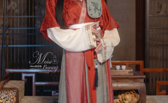 咬一口兔娘(Yiko湿润兔) –  快马加鞭·金莲迎春[96P+2V-2.09G]