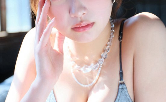 里仲菜月写真集「cool breegin」