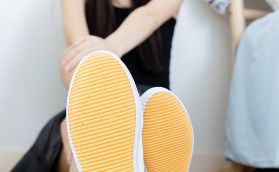 物恋传媒 No.2623 小暖-高跟鞋、白棉袜、裸足 [162P1V-3.90GB]