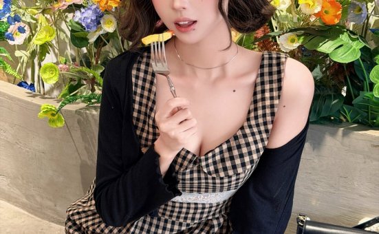 麻薯好吃 No.018 – 绿意深处的邀约 [92P-1.42g]