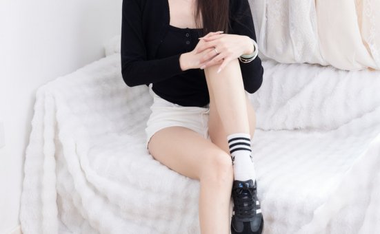 物恋传媒 No.2663 山奈-帆布鞋、自然穿脏白棉袜、裸足 [172P1V-3.24GB]