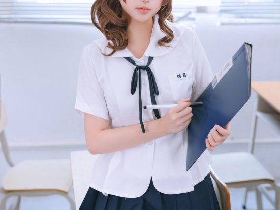 日奈娇 – 心理委员 [204P+7V-1.79G]