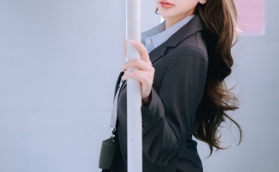 日奈娇 – NO.255 电车上班族