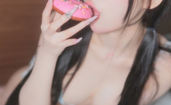 Yudi – Donuts & Milk Chocolate